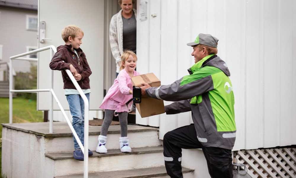 Home delivery of parcel to family