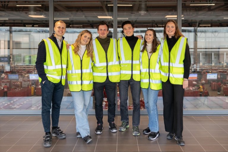 Graduates besøger terminalen